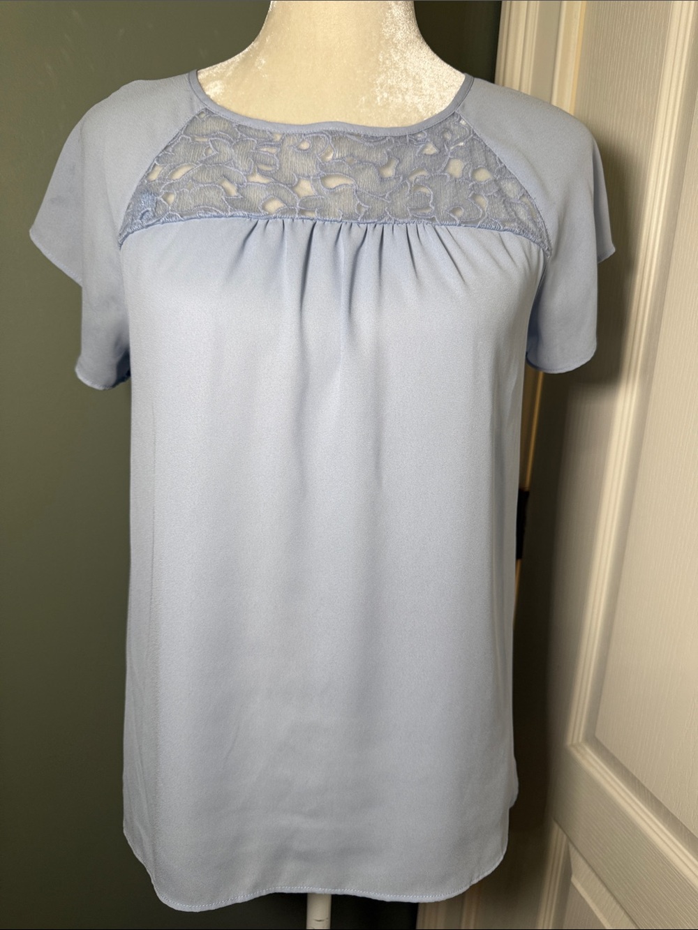 Maeve Anthropologie Blue Lace Yoke Flutter Sleeve Blouse Size 4